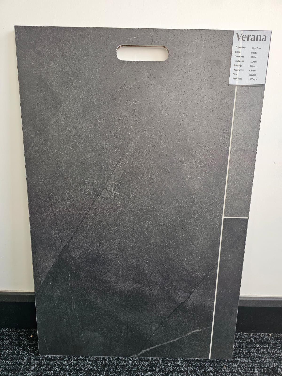 DN3318‑4 DARK STONE EFFECT 7MM PRE‑GROUTED TILE