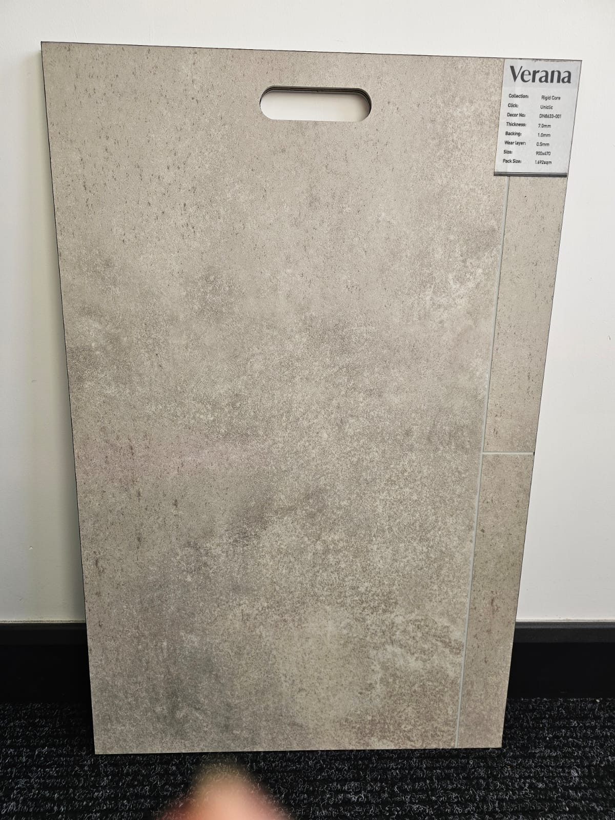 DN8633‑001 LIGHT CONCRETE EFFECT 7MM PRE‑GROUTED TILE