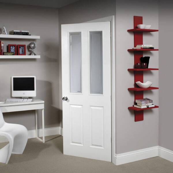 INTERNAL WHITE MOULDED VICTORIAN DOOR WITH FORBES GLASS