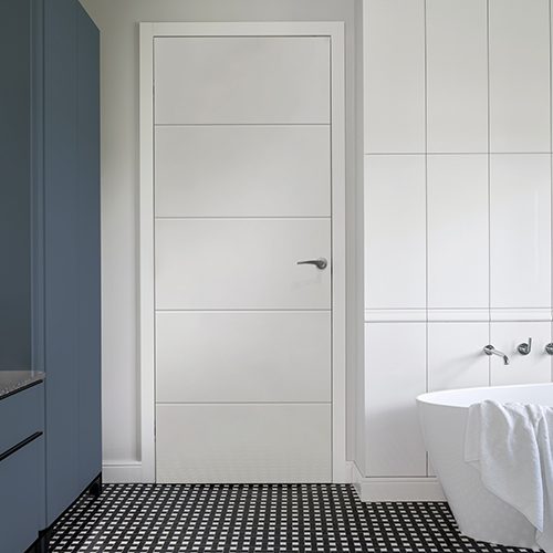 4 LINE HORIZONTAL WHITE PRIMED CONTEMPORARY MOULDED PANELLED INTERNAL DOOR