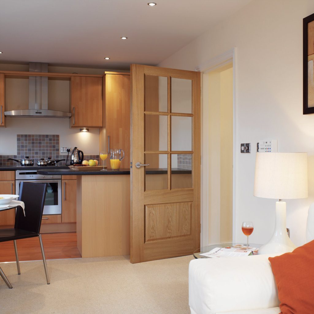 OAK DOVE GLAZED CLASSIC STYLE INTERNAL DOOR