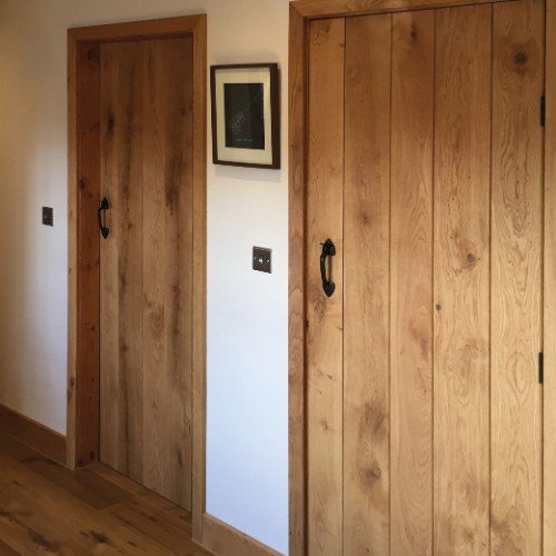 RUSTIC OAK UNFINISHED LEDGED INTERNAL DOOR