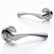 ELVAS DOOR HANDLE ON ROSE – POLISHED CHROME / SATIN NICKEL