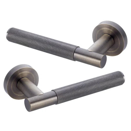 MARINO KNURLED LEVER DOOR HANDLE ON ROSE – ANTIQUE BRASS