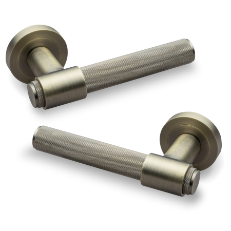 FLARE KNURLED LEVER DOOR HANDLE ON ROSE – ANTIQUE BRASS