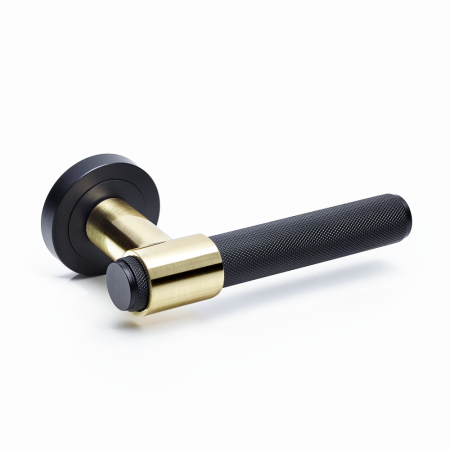 FLARE KNURLED LEVER DOOR HANDLE ON ROSE - SATIN BRASS / MATT BLACK