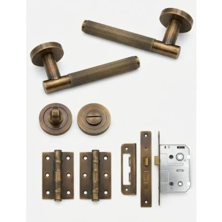 VELO LINEAR DOOR HANDLE ON ROSE – BATHROOM PACK – ANTIQUE BRASS